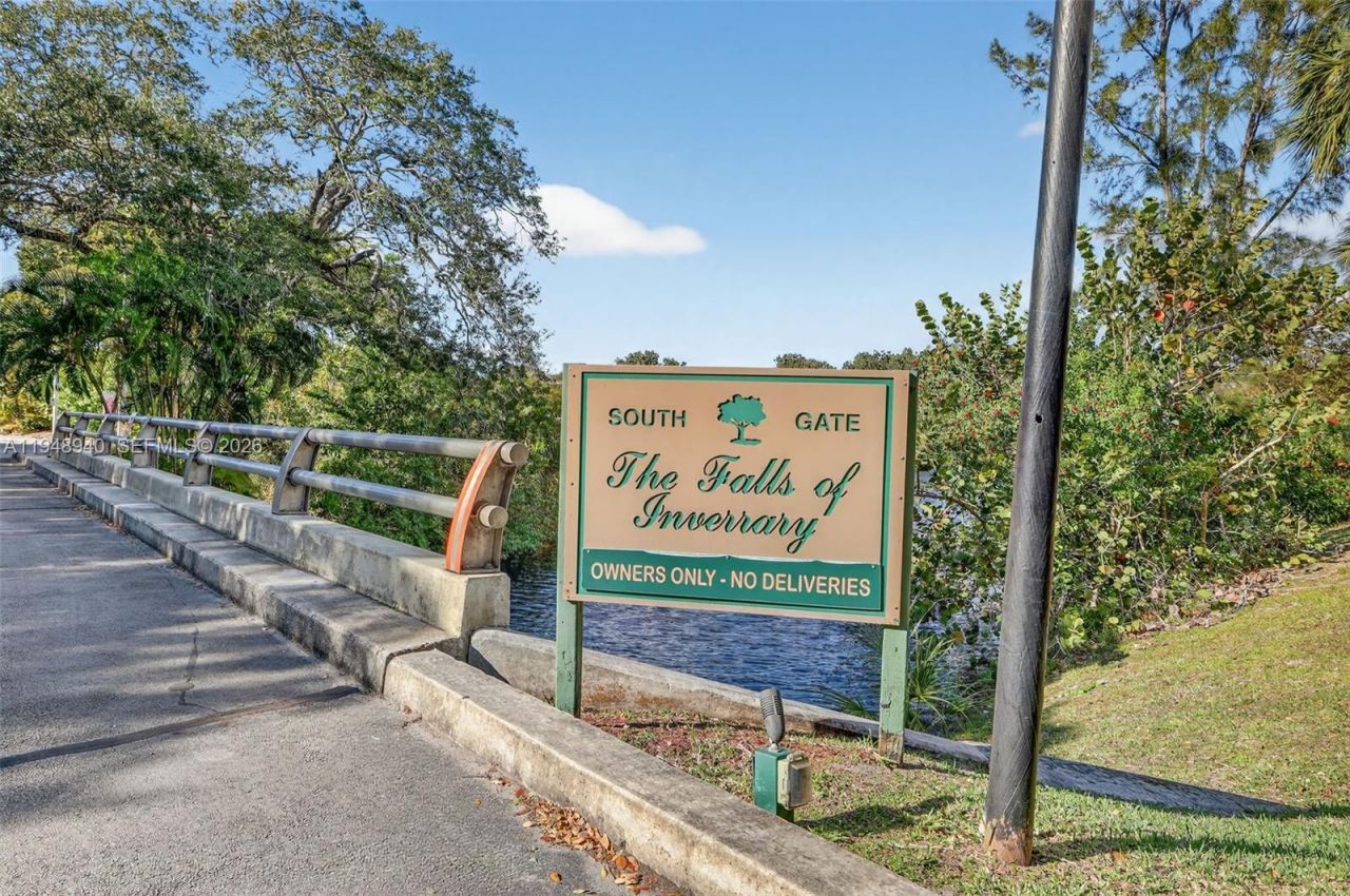 6060 S Falls Cir Dr, Unit 306, Lauderhill, FL 33319 Photo