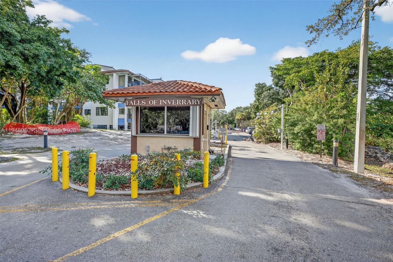 6060 S Falls Cir Dr, Unit 306, Lauderhill, FL 33319 Photo