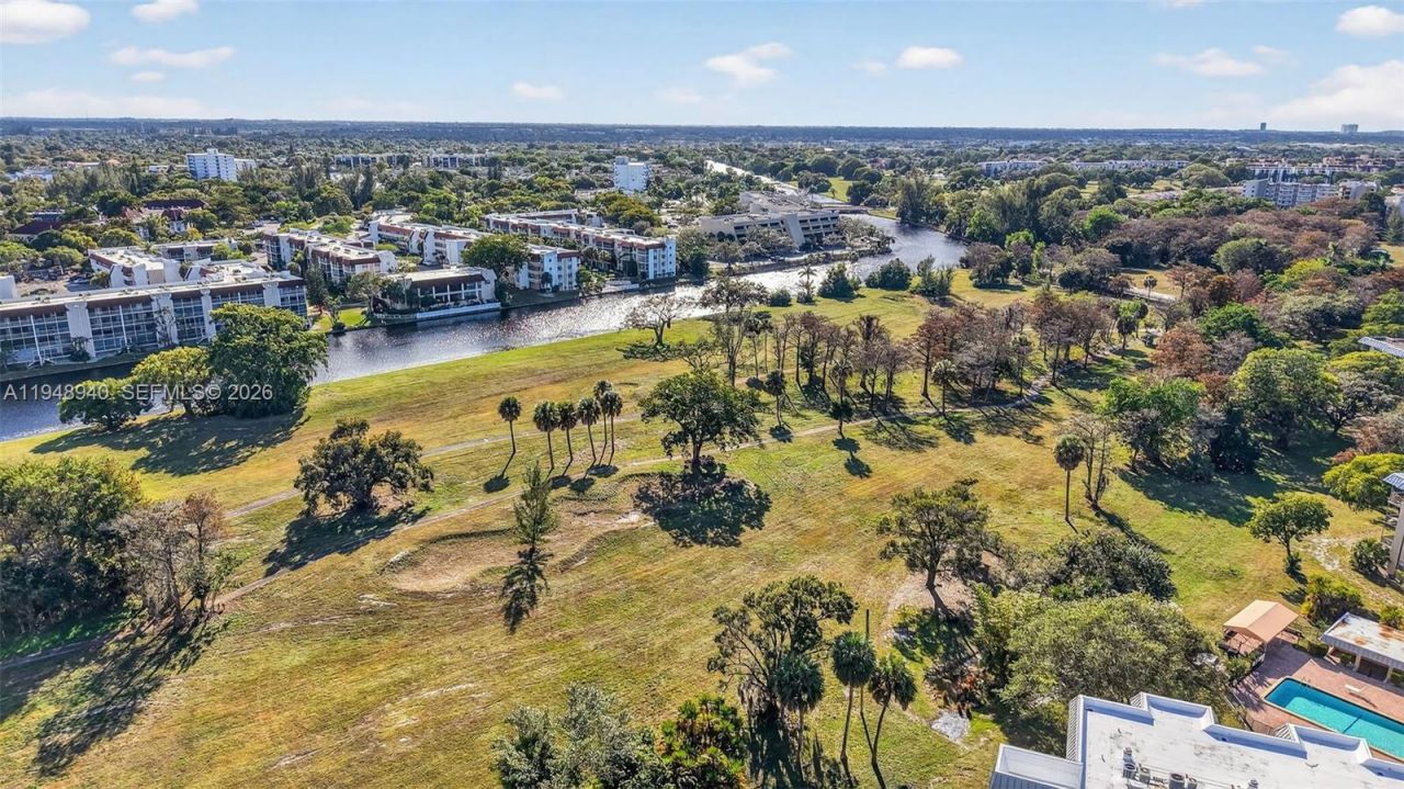 6060 S Falls Cir Dr, Unit 306, Lauderhill, FL 33319 Photo