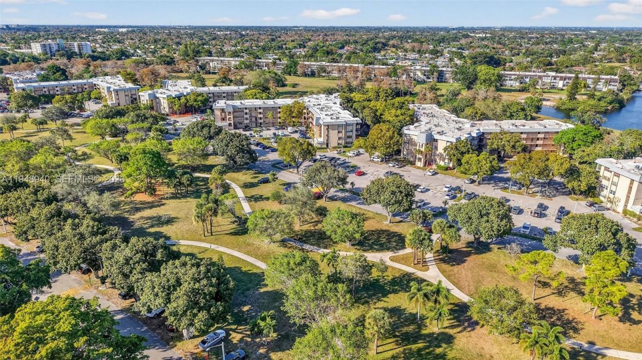 6060 S Falls Cir Dr, Unit 306, Lauderhill, FL 33319 Photo