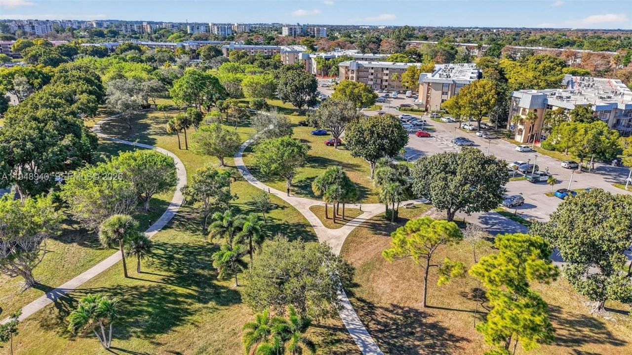 6060 S Falls Cir Dr, Unit 306, Lauderhill, FL 33319 Photo