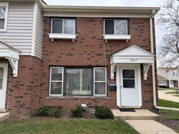 507 Washington Square, Unit 19, Wood Dale, IL 60191