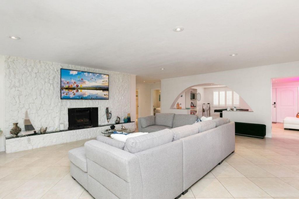 1900 N Victoria Park Road, Fort Lauderdale, FL 33305 Photo