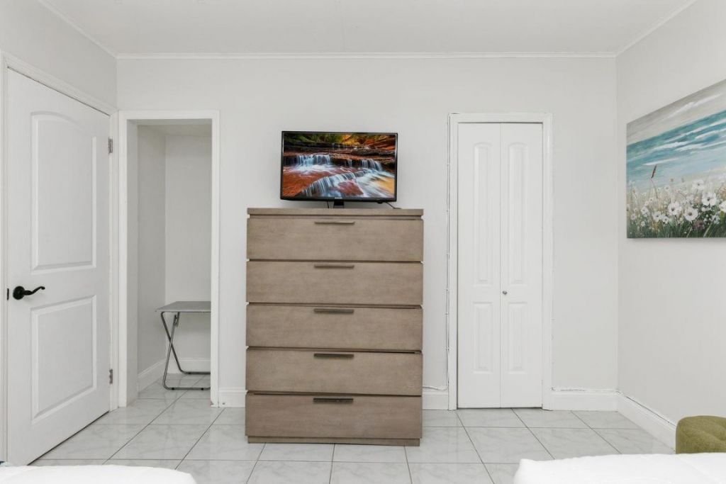 1900 N Victoria Park Road, Fort Lauderdale, FL 33305 Photo