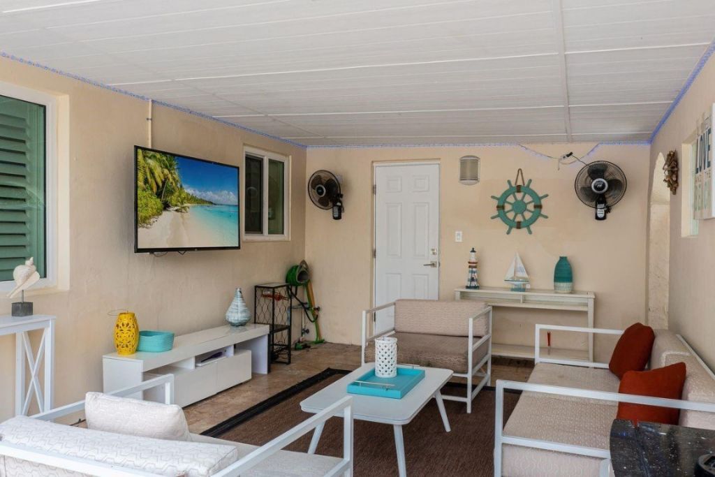 1900 N Victoria Park Road, Fort Lauderdale, FL 33305 Photo