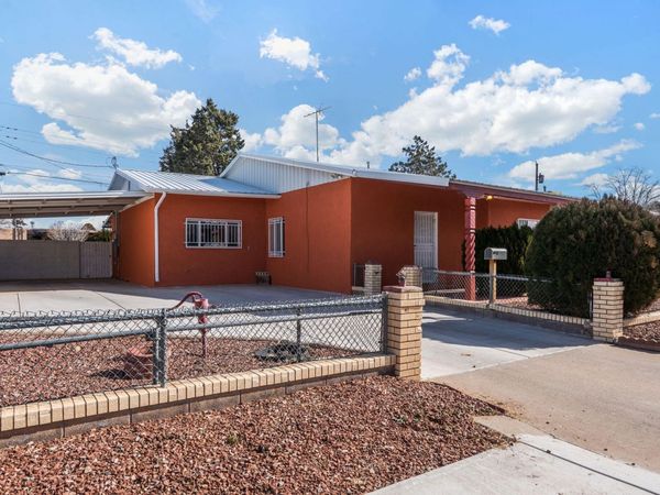 368 61st Street NW, Albuquerque, NM 87105