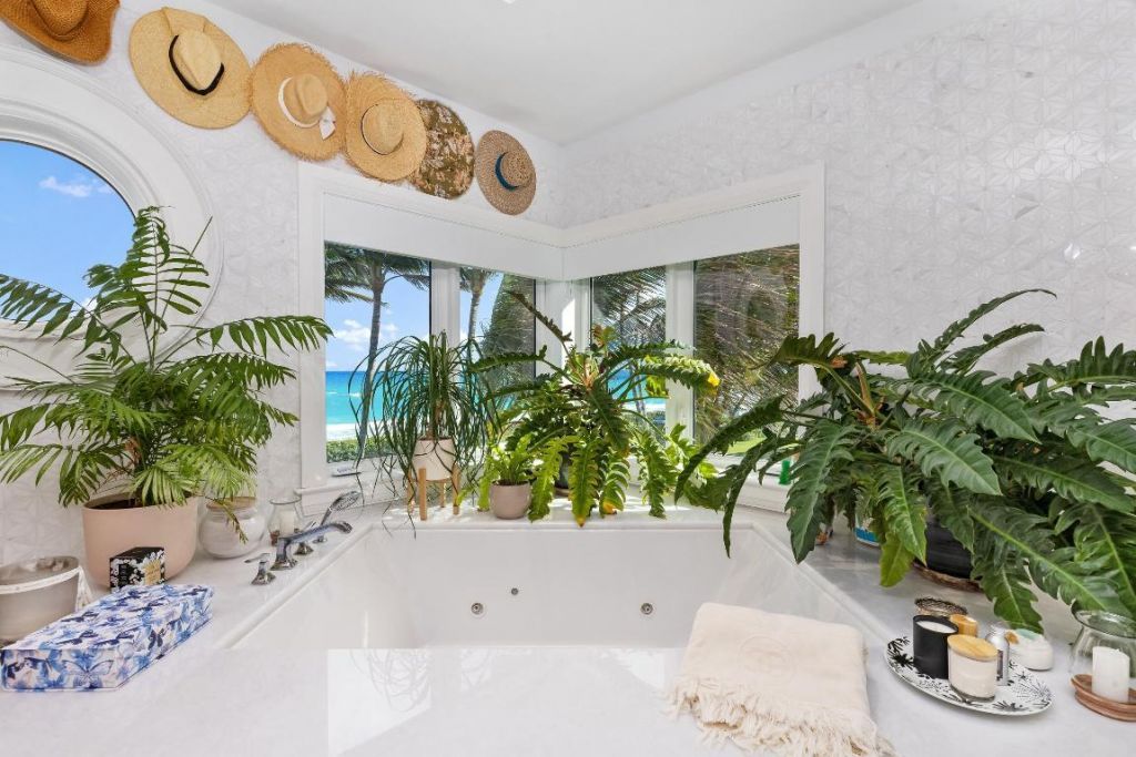 680 S Ocean Boulevard, Palm Beach, FL 33480 Photo