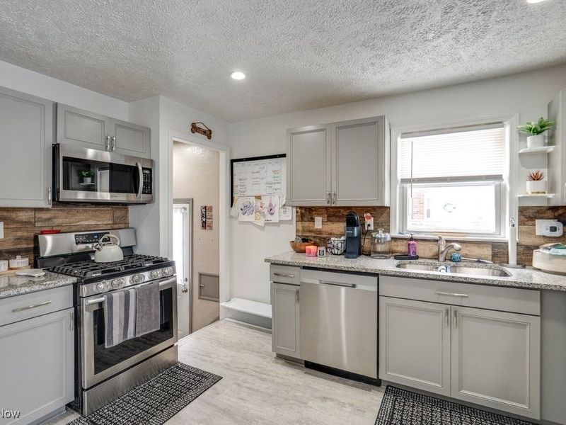 5502 Hampstead Avenue, Parma, OH 44129 Photo 10