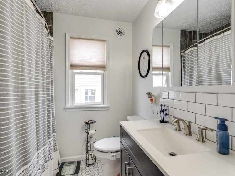 5502 Hampstead Avenue, Parma, OH 44129 Photo 12