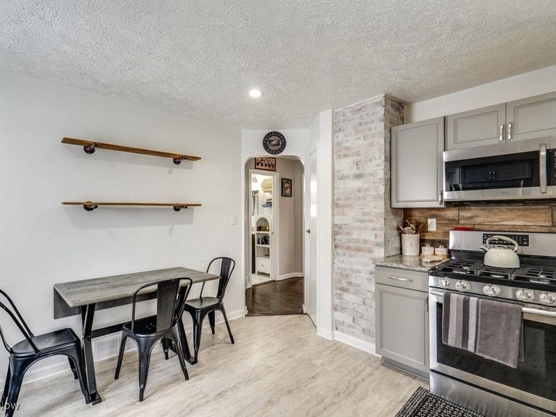 5502 Hampstead Avenue, Parma, OH 44129 Photo 9