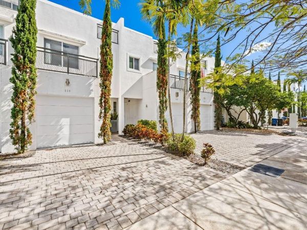 830 NE 19th Avenue, Fort Lauderdale, FL 33304