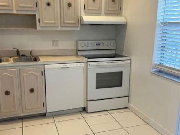 31 Abbey Lane, Unit 207, Delray Beach, FL 33446