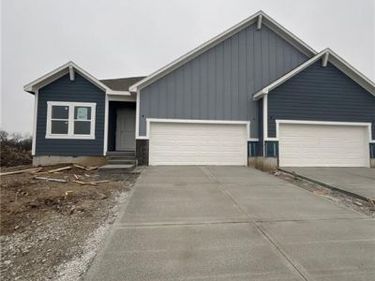 1204 SE Windbreak Drive, Lee's Summit, MO 64081