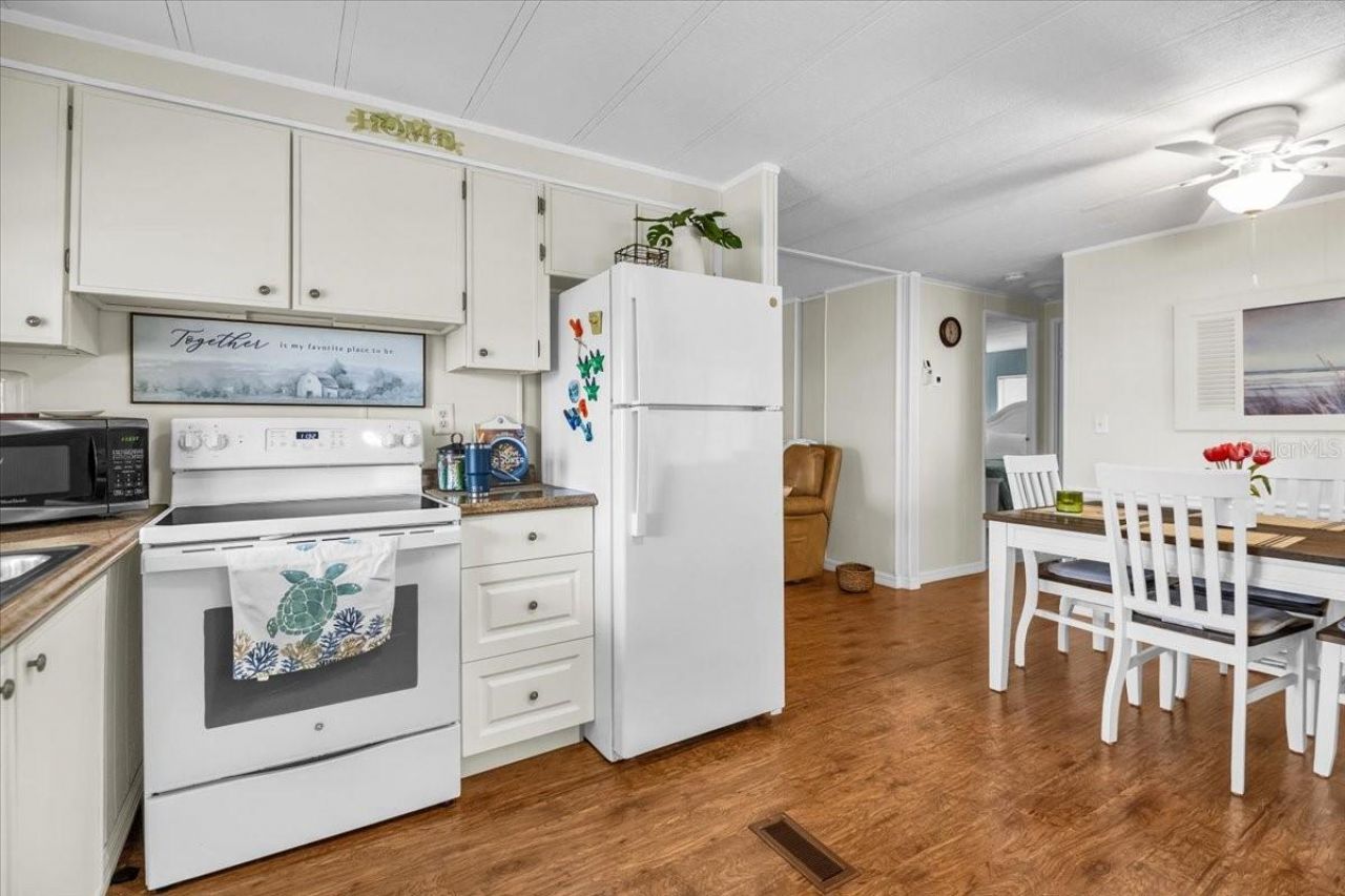 808 53rd Avenue E, Unit 209, Bradenton, FL 34203 Photo