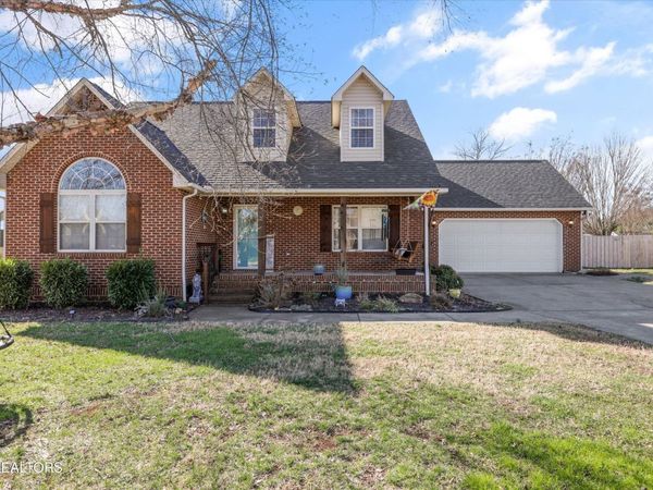 1057 Summerfield Drive, Maryville, TN 37801