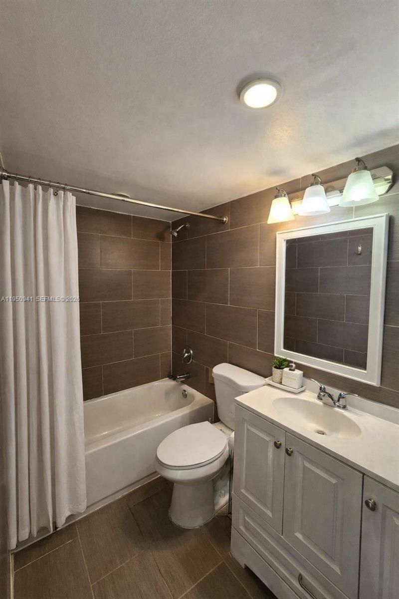 1228 West Ave, Unit 909, Miami Beach, FL 33139 Photo