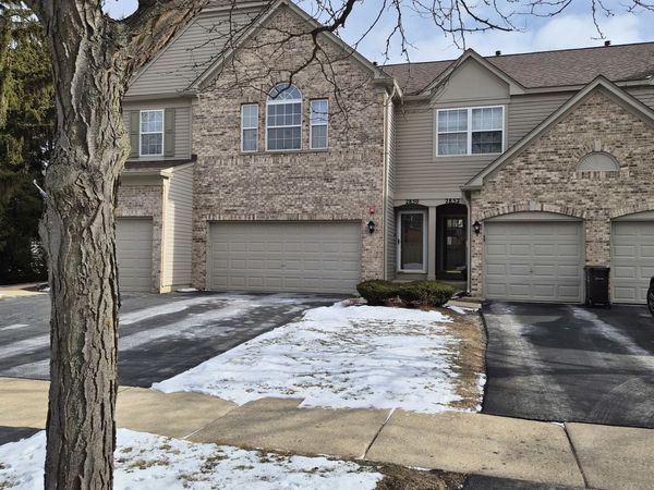 2850 Stonewater Drive, Naperville, IL 60564