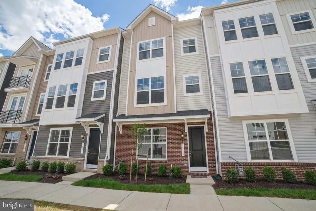 2513 Gatwick Lane, Frederick, MD 21701 Main Photo