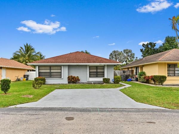 1390 Summit Run Circle, West Palm Beach, FL 33415