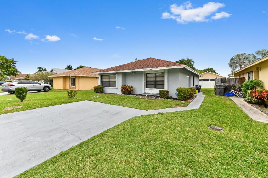 1390 Summit Run Circle, West Palm Beach, FL 33415 Photo
