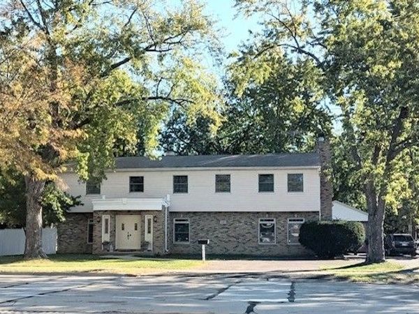 1323 S Roselle Road, Schaumburg, IL 60193