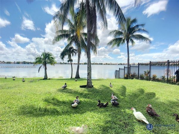 1090 NW 123rd Ct, Unit 816, Miami, FL 33182