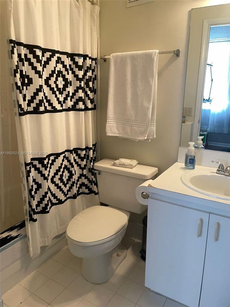 1090 NW 123rd Ct, Unit 816, Miami, FL 33182 Photo