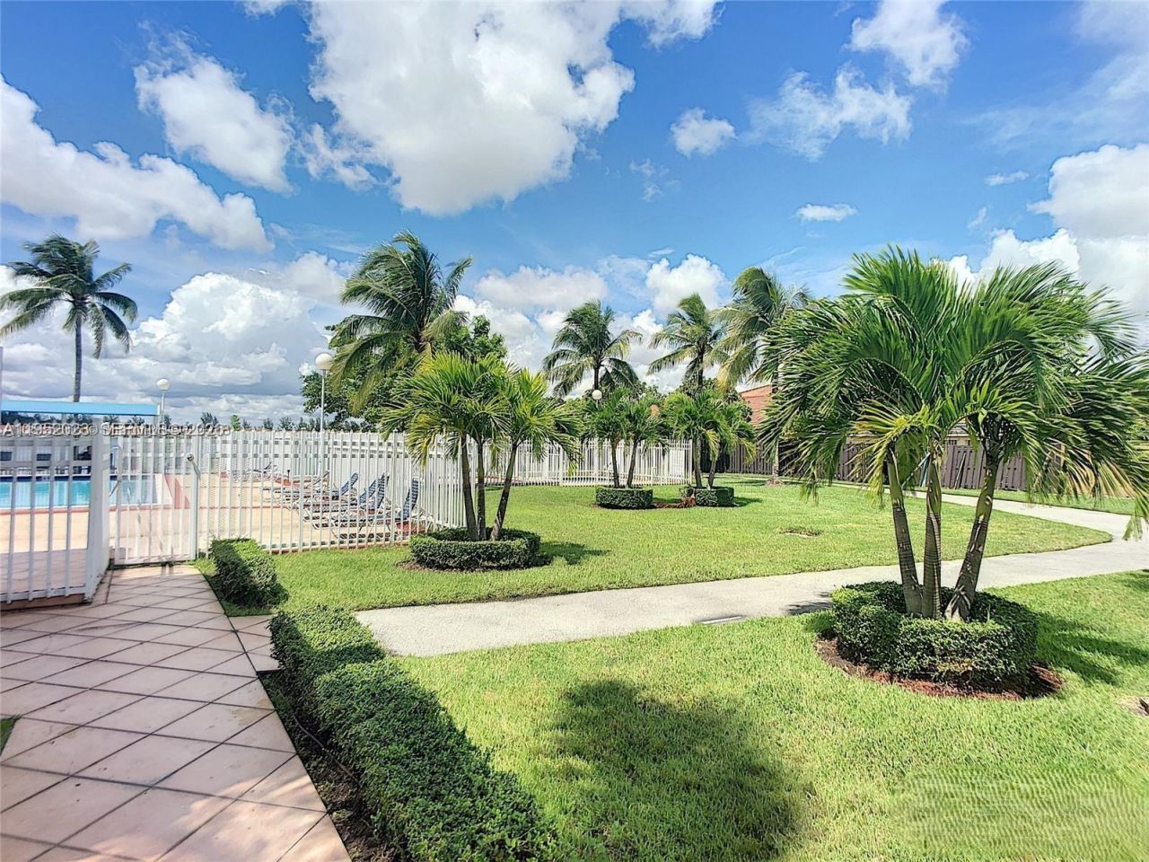 1090 NW 123rd Ct, Unit 816, Miami, FL 33182 Photo