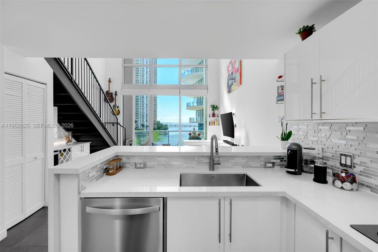 300 S Biscayne Blvd, Unit L-410, Miami, FL 33131 Photo