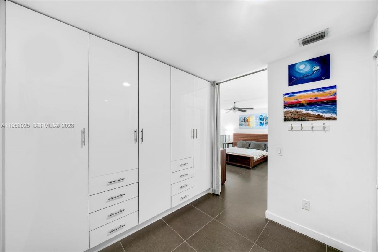 300 S Biscayne Blvd, Unit L-410, Miami, FL 33131 Photo