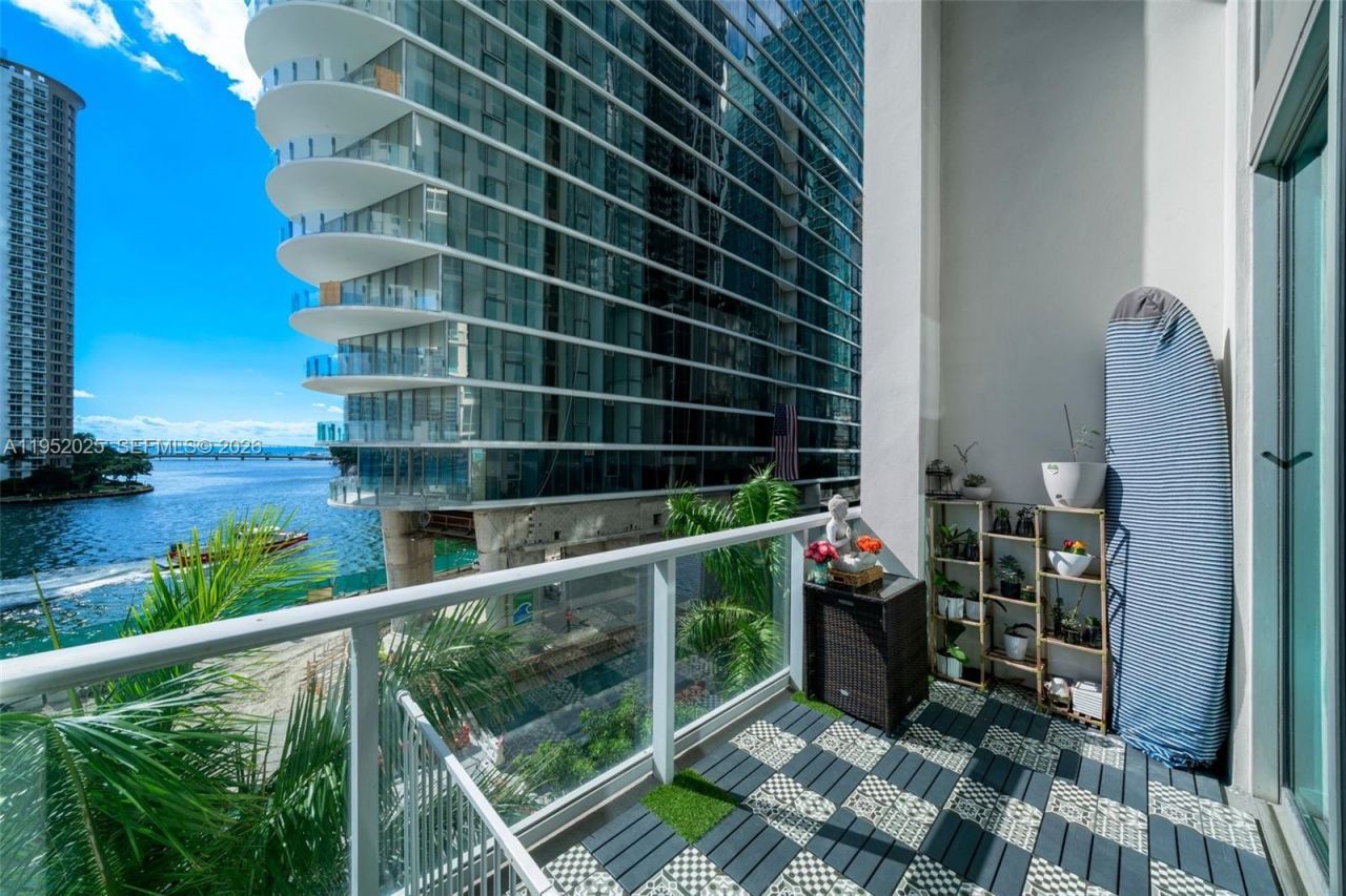 300 S Biscayne Blvd, Unit L-410, Miami, FL 33131 Photo
