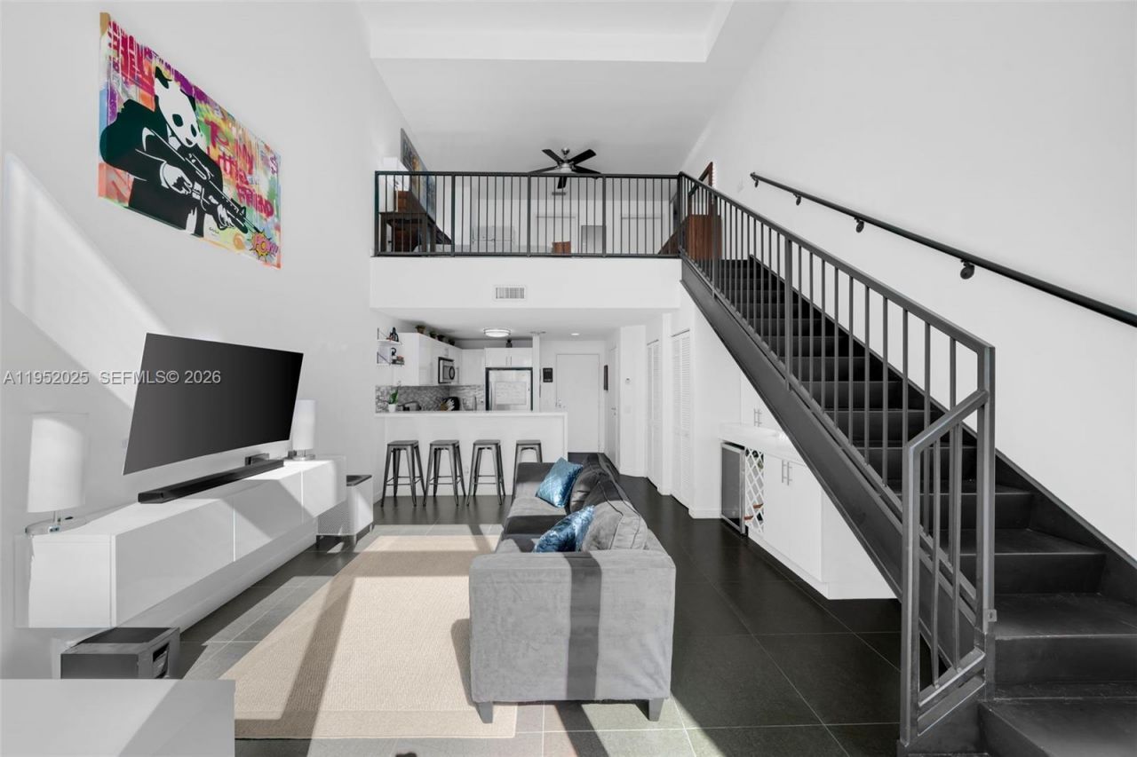 300 S Biscayne Blvd, Unit L-410, Miami, FL 33131 Photo