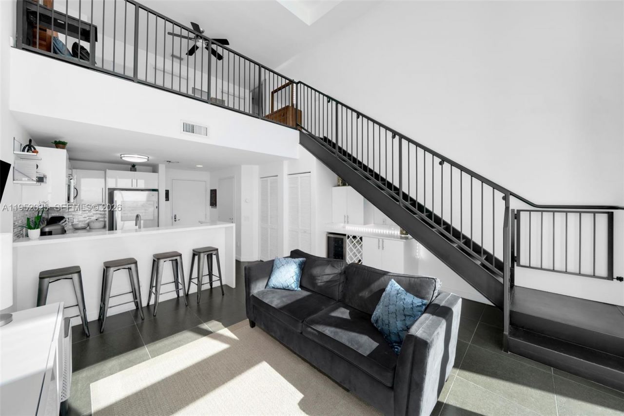 300 S Biscayne Blvd, Unit L-410, Miami, FL 33131 Photo