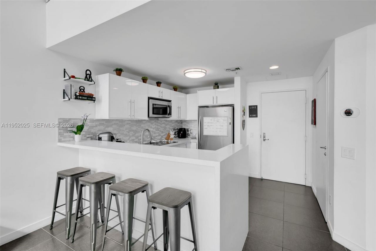 300 S Biscayne Blvd, Unit L-410, Miami, FL 33131 Photo