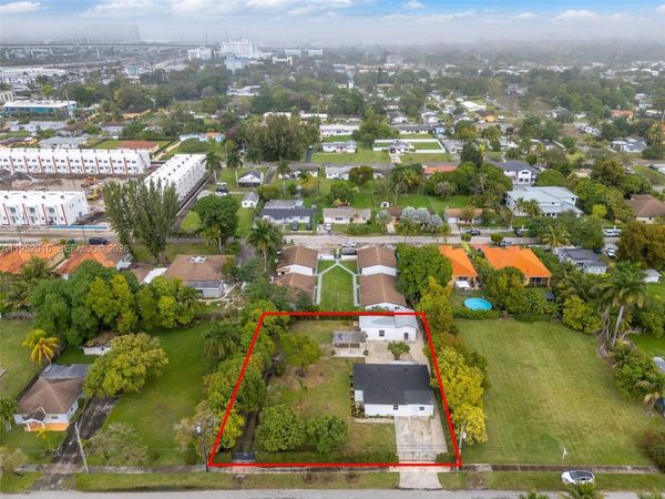 75 NW 160th St, Miami, FL 33169