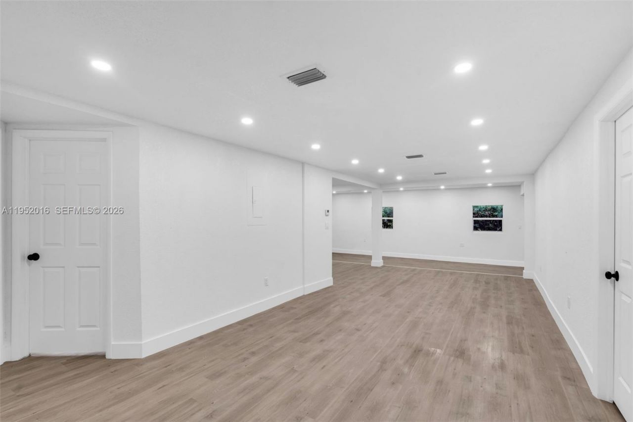 75 NW 160th St, Miami, FL 33169 Photo