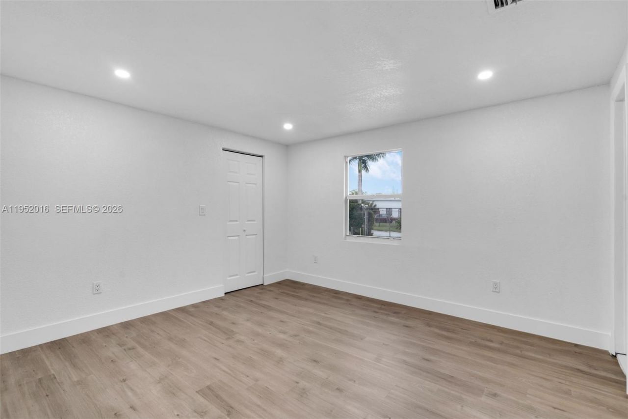 75 NW 160th St, Miami, FL 33169 Photo