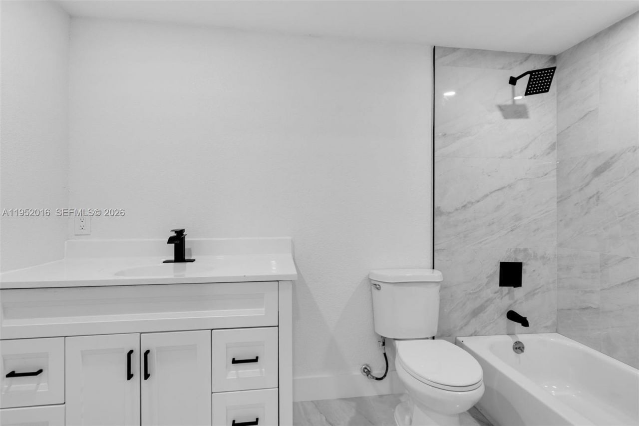 75 NW 160th St, Miami, FL 33169 Photo