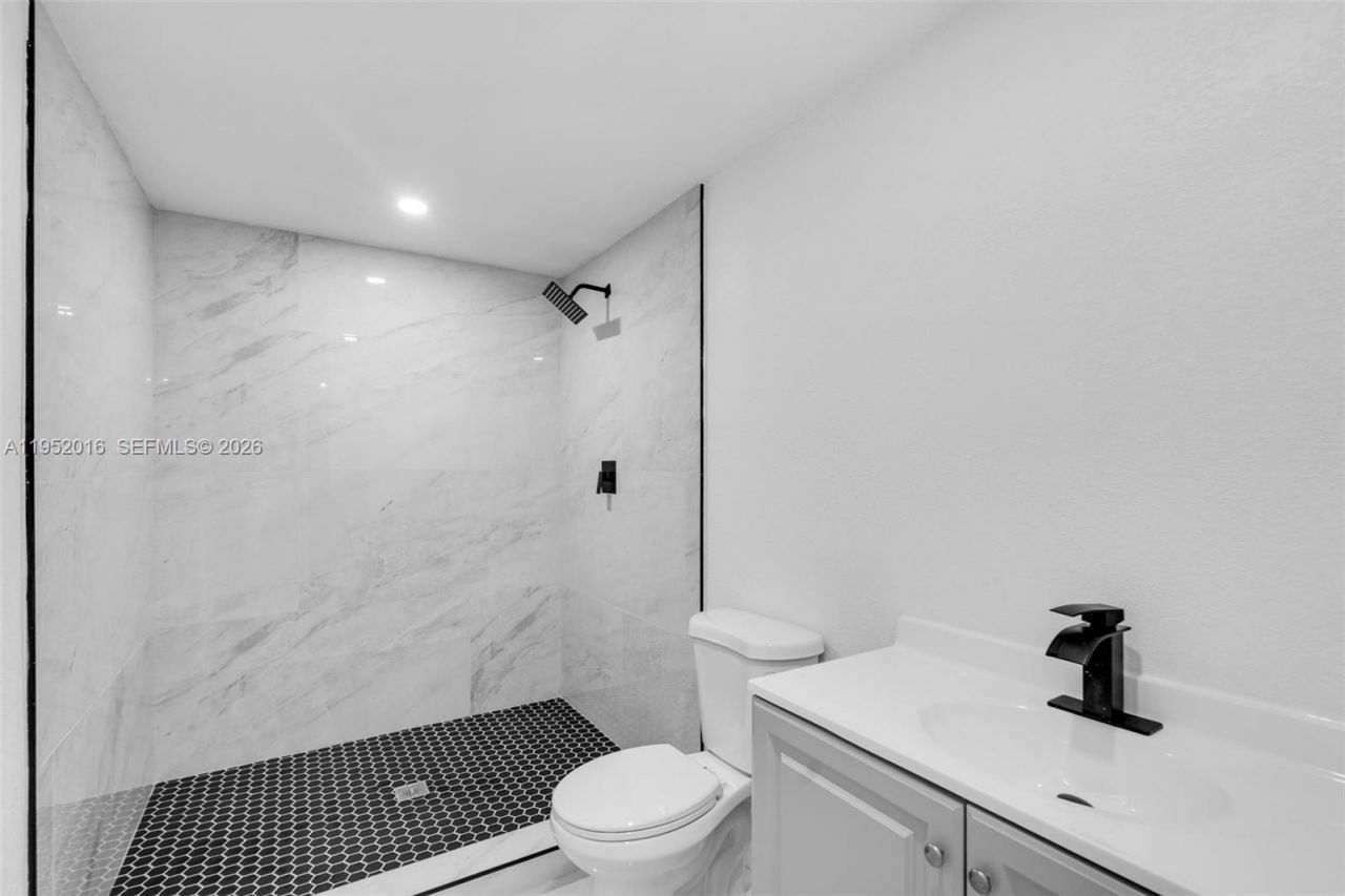 75 NW 160th St, Miami, FL 33169 Photo