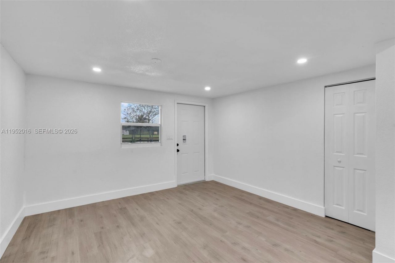 75 NW 160th St, Miami, FL 33169 Photo