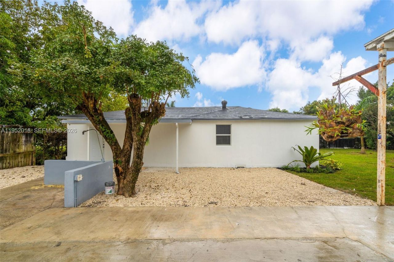 75 NW 160th St, Miami, FL 33169 Photo
