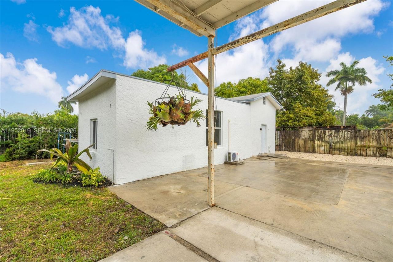 75 NW 160th St, Miami, FL 33169 Photo