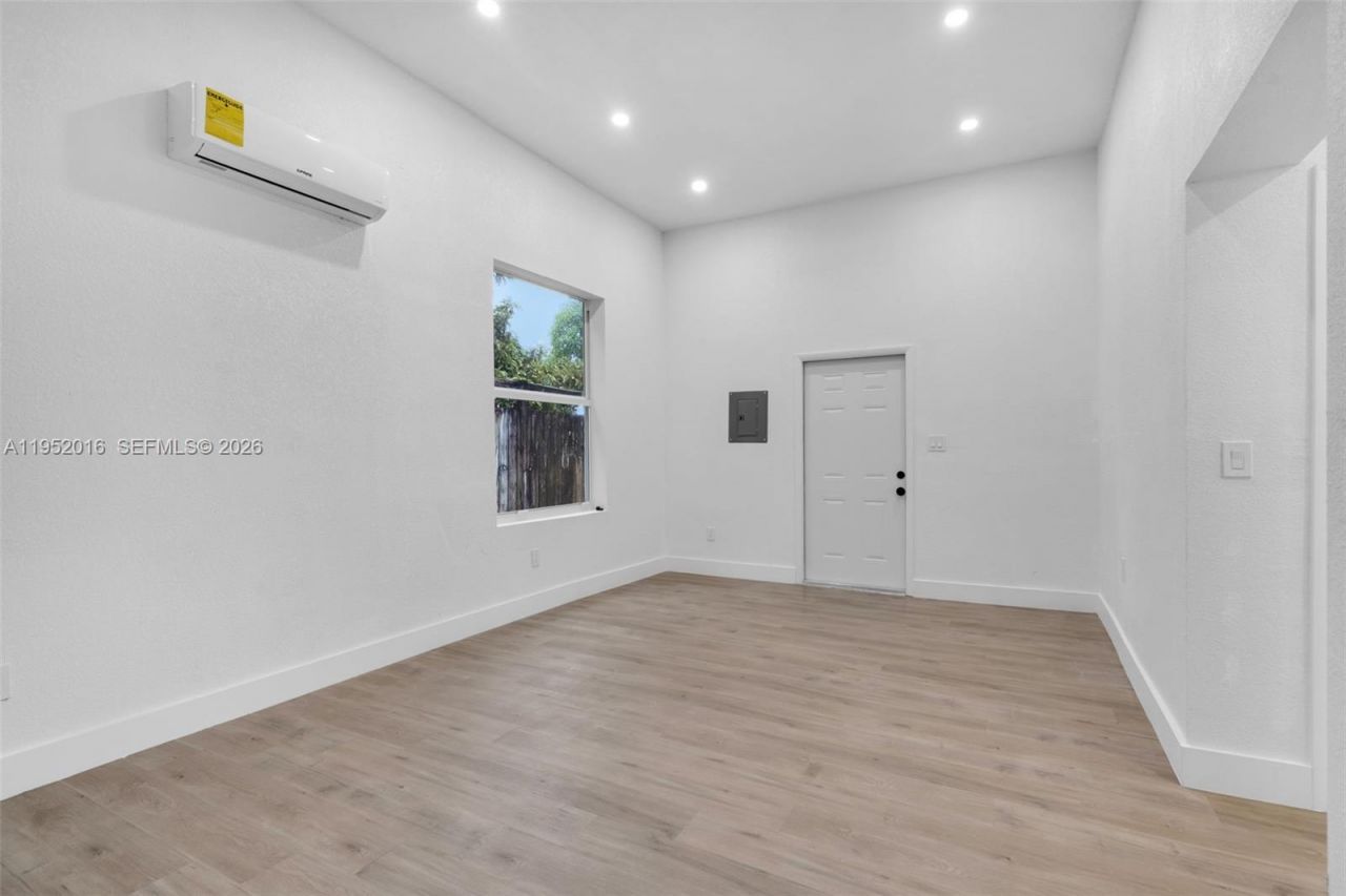 75 NW 160th St, Miami, FL 33169 Photo