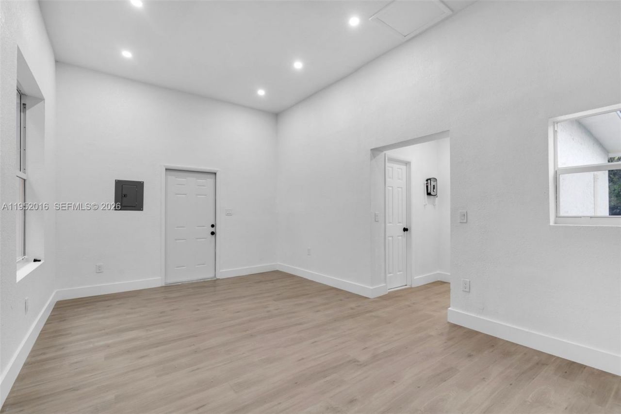 75 NW 160th St, Miami, FL 33169 Photo