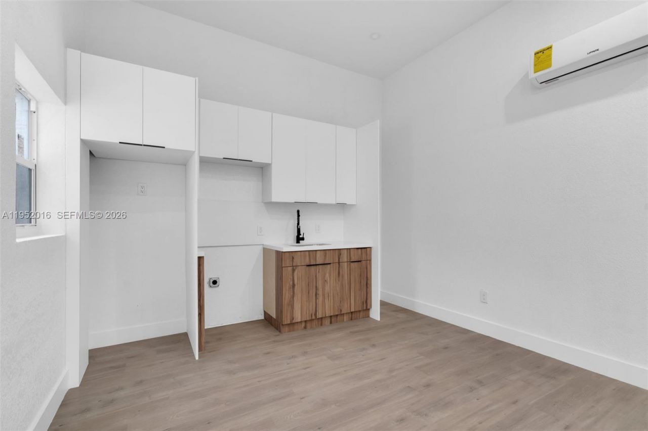 75 NW 160th St, Miami, FL 33169 Photo