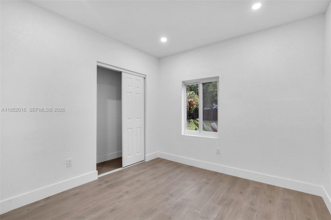 75 NW 160th St, Miami, FL 33169 Photo