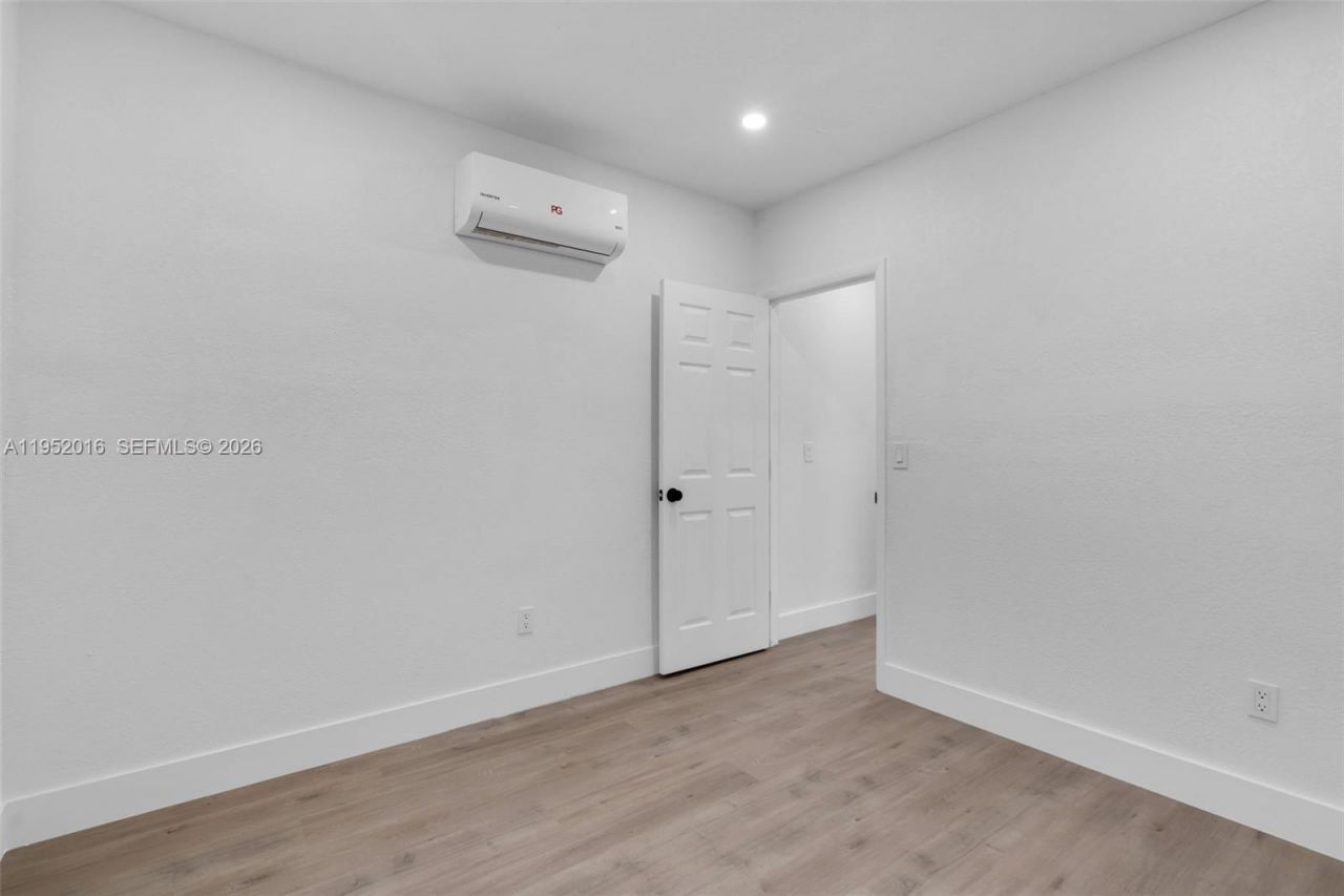 75 NW 160th St, Miami, FL 33169 Photo