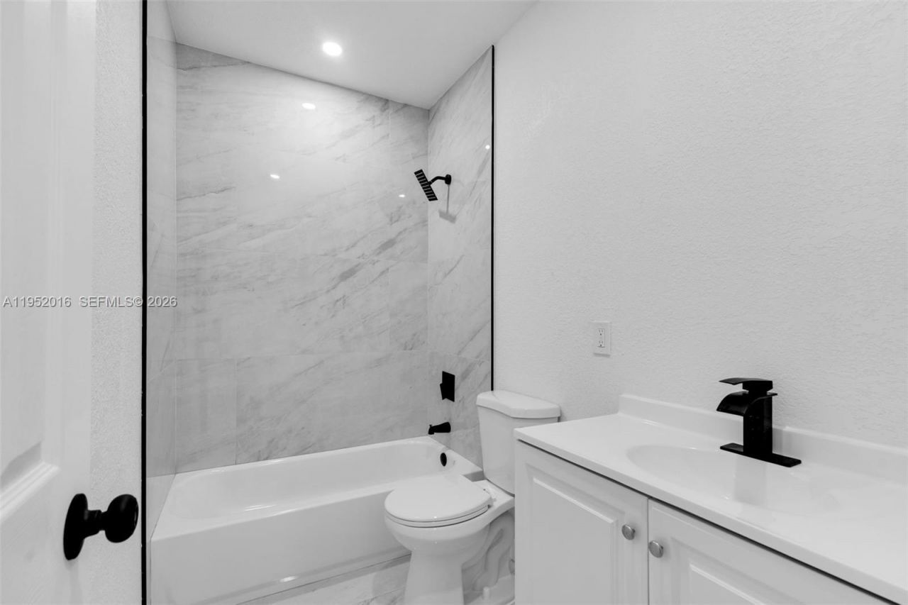 75 NW 160th St, Miami, FL 33169 Photo