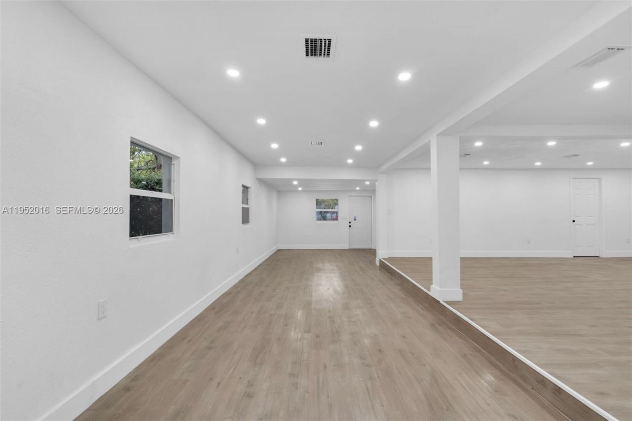 75 NW 160th St, Miami, FL 33169 Photo