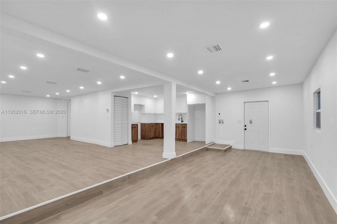 75 NW 160th St, Miami, FL 33169 Photo